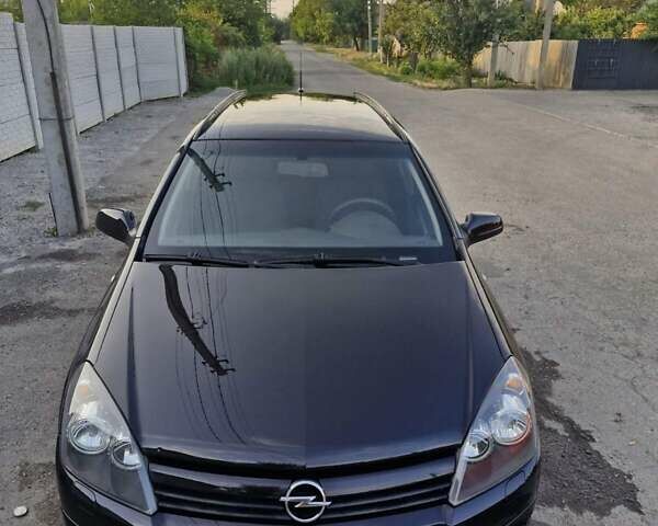 Черный Опель Астра, объемом двигателя 1.6 л и пробегом 270 тыс. км за 5300 $, фото 4 на Automoto.ua