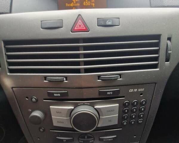 Черный Опель Астра, объемом двигателя 1.6 л и пробегом 229 тыс. км за 5400 $, фото 33 на Automoto.ua