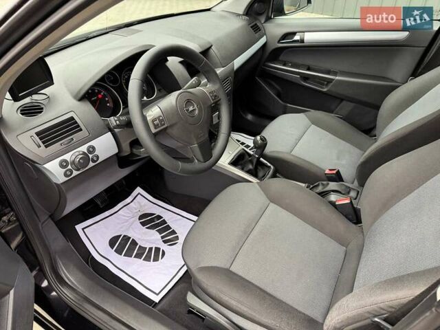 Черный Опель Астра, объемом двигателя 1.6 л и пробегом 229 тыс. км за 4900 $, фото 7 на Automoto.ua