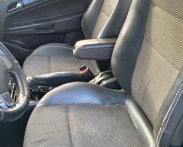 Черный Опель Астра, объемом двигателя 1.7 л и пробегом 212 тыс. км за 4700 $, фото 7 на Automoto.ua