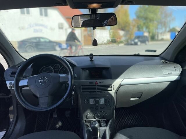 Черный Опель Астра, объемом двигателя 1.7 л и пробегом 320 тыс. км за 4250 $, фото 14 на Automoto.ua