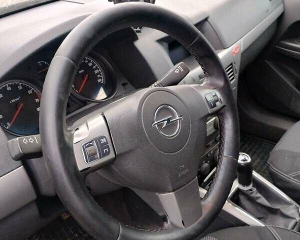 Черный Опель Астра, объемом двигателя 1.6 л и пробегом 415 тыс. км за 4150 $, фото 1 на Automoto.ua