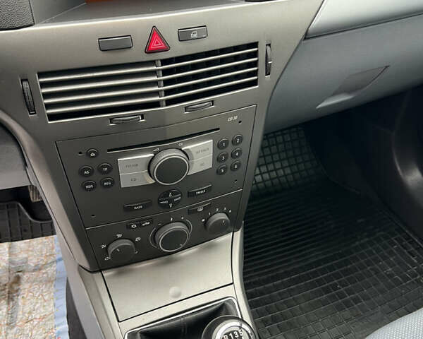 Чорний Опель Астра, об'ємом двигуна 1.6 л та пробігом 246 тис. км за 4999 $, фото 14 на Automoto.ua