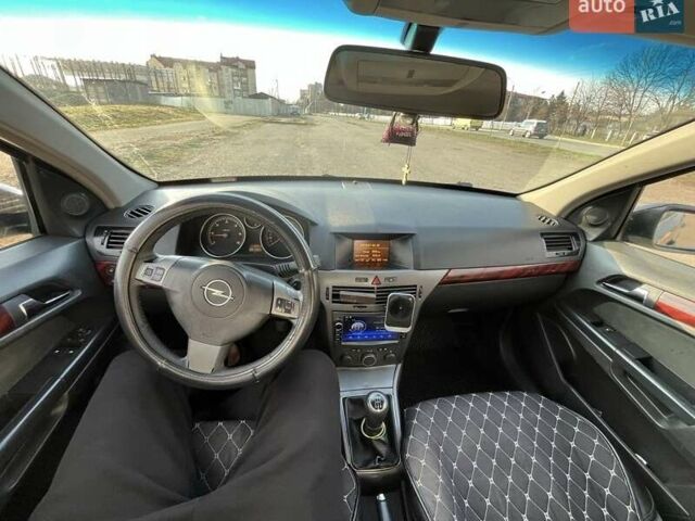 Черный Опель Астра, объемом двигателя 1.7 л и пробегом 440 тыс. км за 3150 $, фото 5 на Automoto.ua