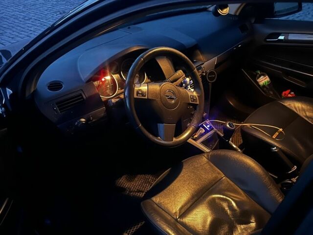 Чорний Опель Астра, об'ємом двигуна 1.6 л та пробігом 269 тис. км за 6100 $, фото 4 на Automoto.ua