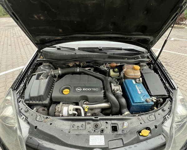 Черный Опель Астра, объемом двигателя 1.7 л и пробегом 330 тыс. км за 5200 $, фото 25 на Automoto.ua