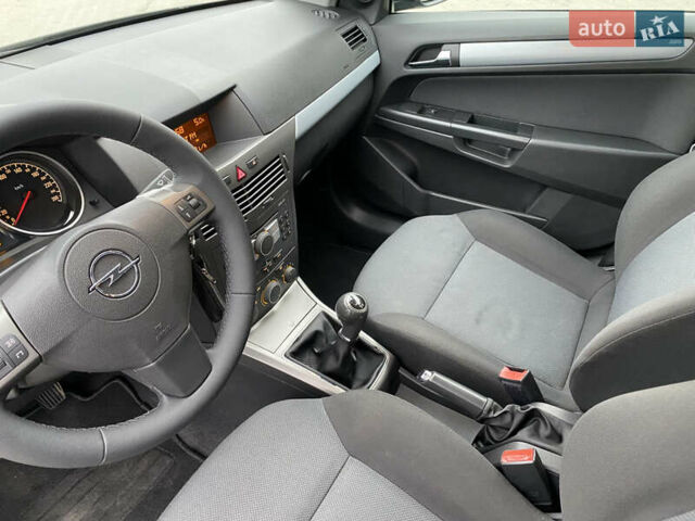 Черный Опель Астра, объемом двигателя 1.6 л и пробегом 231 тыс. км за 4800 $, фото 18 на Automoto.ua