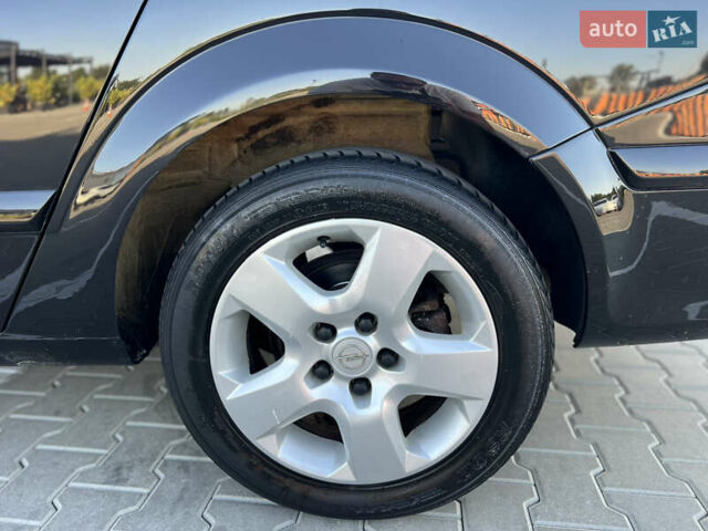 Черный Опель Астра, объемом двигателя 1.6 л и пробегом 235 тыс. км за 5800 $, фото 6 на Automoto.ua