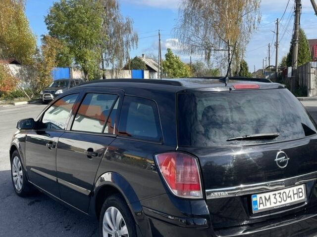 Черный Опель Астра, объемом двигателя 1.7 л и пробегом 320 тыс. км за 4250 $, фото 4 на Automoto.ua