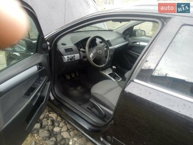 Черный Опель Астра, объемом двигателя 1.8 л и пробегом 198 тыс. км за 4800 $, фото 5 на Automoto.ua