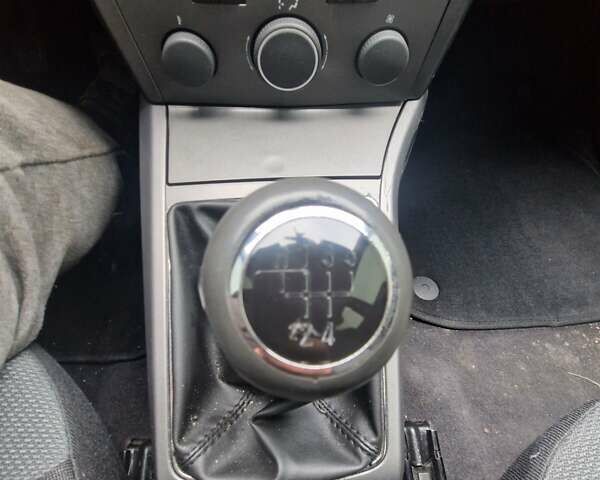 Черный Опель Астра, объемом двигателя 1.6 л и пробегом 229 тыс. км за 5400 $, фото 34 на Automoto.ua