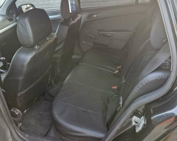 Черный Опель Астра, объемом двигателя 1.6 л и пробегом 270 тыс. км за 5300 $, фото 1 на Automoto.ua