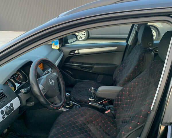 Черный Опель Астра, объемом двигателя 1.6 л и пробегом 222 тыс. км за 4800 $, фото 10 на Automoto.ua