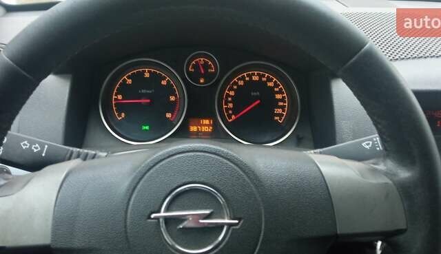 Черный Опель Астра, объемом двигателя 1.69 л и пробегом 387 тыс. км за 3500 $, фото 2 на Automoto.ua