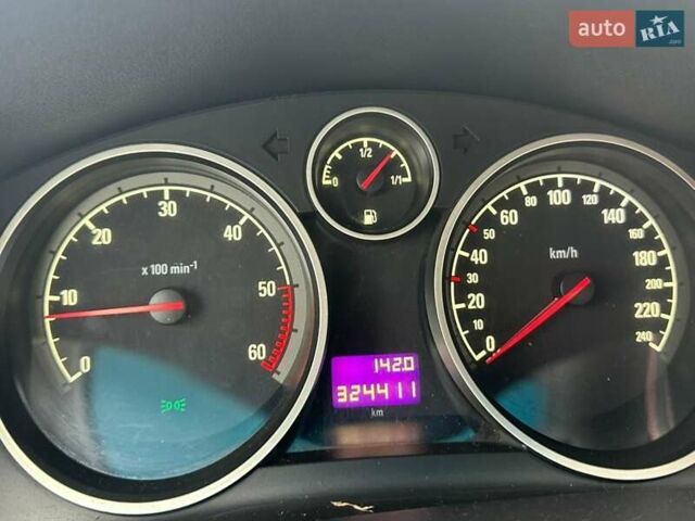 Черный Опель Астра, объемом двигателя 1.9 л и пробегом 320 тыс. км за 4999 $, фото 11 на Automoto.ua