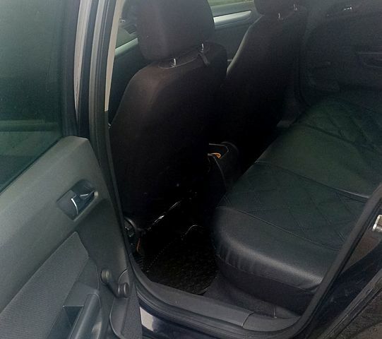 Чорний Опель Астра, об'ємом двигуна 1.6 л та пробігом 280 тис. км за 4000 $, фото 5 на Automoto.ua