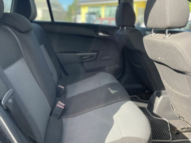 Черный Опель Астра, объемом двигателя 1.7 л и пробегом 320 тыс. км за 4250 $, фото 8 на Automoto.ua