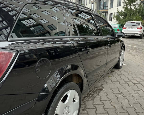 Черный Опель Астра, объемом двигателя 1.7 л и пробегом 330 тыс. км за 5200 $, фото 12 на Automoto.ua