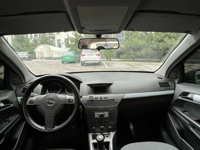 Черный Опель Астра, объемом двигателя 1.7 л и пробегом 330 тыс. км за 5200 $, фото 6 на Automoto.ua