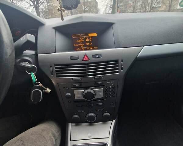 Черный Опель Астра, объемом двигателя 1.6 л и пробегом 229 тыс. км за 5400 $, фото 32 на Automoto.ua