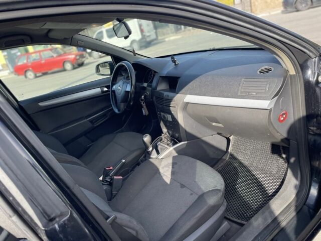 Черный Опель Астра, объемом двигателя 1.7 л и пробегом 320 тыс. км за 4250 $, фото 10 на Automoto.ua