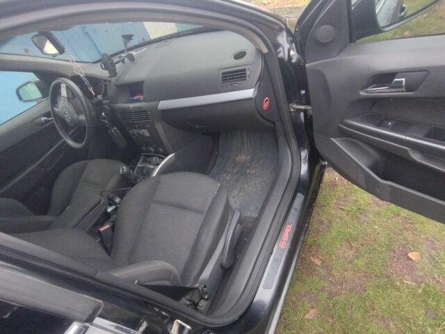 Черный Опель Астра, объемом двигателя 1.9 л и пробегом 320 тыс. км за 4999 $, фото 7 на Automoto.ua