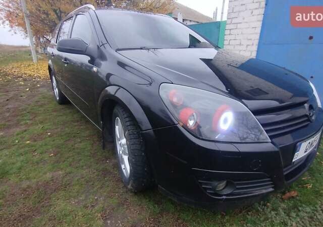 Черный Опель Астра, объемом двигателя 1.9 л и пробегом 320 тыс. км за 4999 $, фото 8 на Automoto.ua