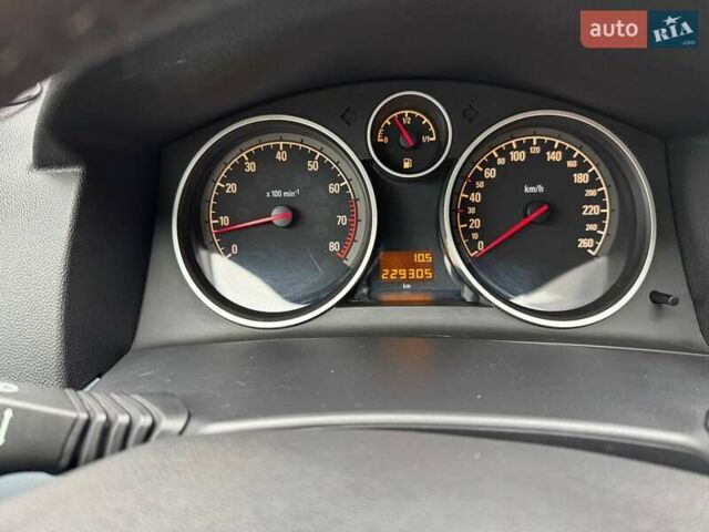 Черный Опель Астра, объемом двигателя 1.6 л и пробегом 229 тыс. км за 4900 $, фото 15 на Automoto.ua