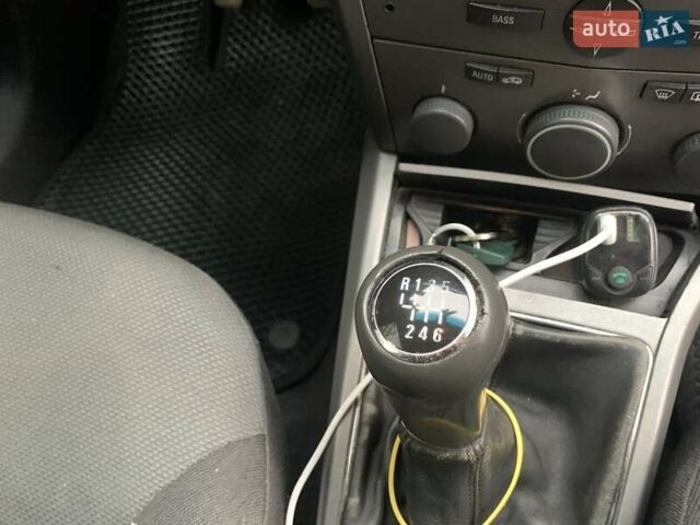 Чорний Опель Астра, об'ємом двигуна 1.25 л та пробігом 317 тис. км за 3500 $, фото 2 на Automoto.ua