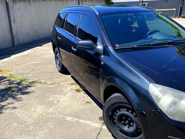 Черный Опель Астра, объемом двигателя 1.8 л и пробегом 225 тыс. км за 4300 $, фото 4 на Automoto.ua