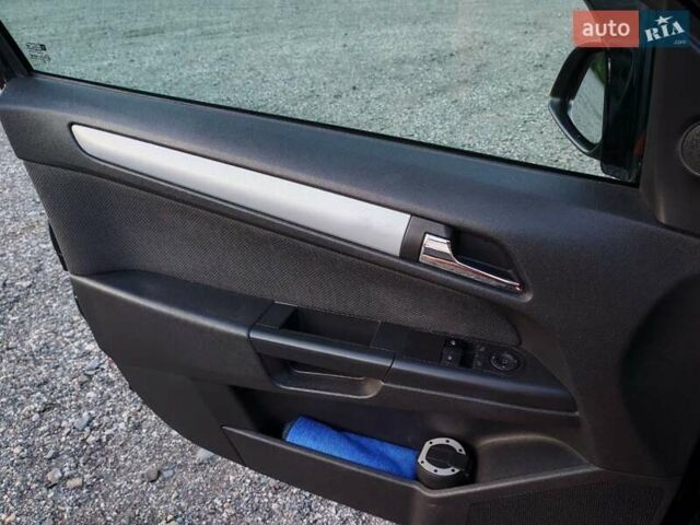 Черный Опель Астра, объемом двигателя 1.6 л и пробегом 245 тыс. км за 4500 $, фото 7 на Automoto.ua