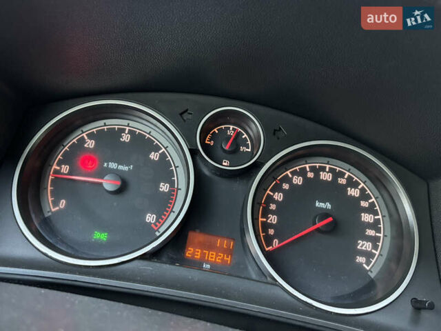 Черный Опель Астра, объемом двигателя 1.7 л и пробегом 238 тыс. км за 3999 $, фото 23 на Automoto.ua