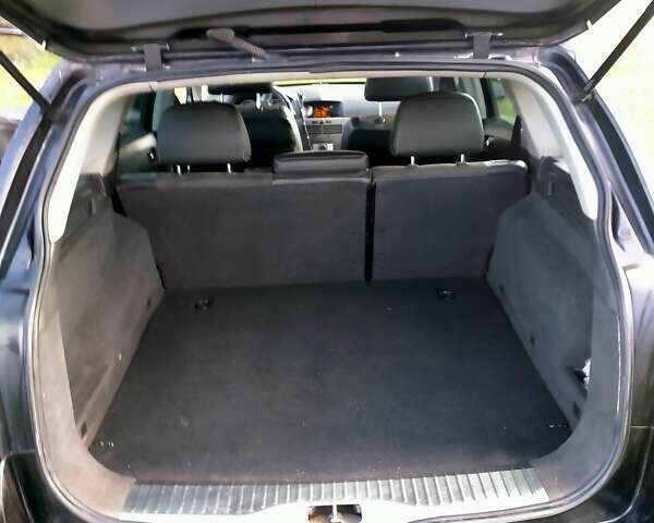 Черный Опель Астра, объемом двигателя 1.7 л и пробегом 212 тыс. км за 4700 $, фото 9 на Automoto.ua