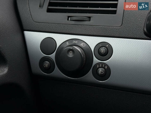 Чорний Опель Астра, об'ємом двигуна 1.6 л та пробігом 210 тис. км за 4750 $, фото 17 на Automoto.ua