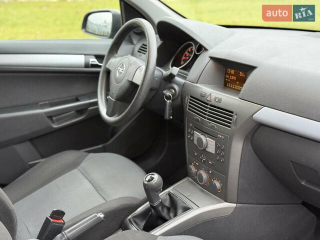 Чорний Опель Астра, об'ємом двигуна 1.6 л та пробігом 210 тис. км за 4750 $, фото 12 на Automoto.ua