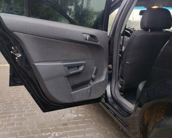 Черный Опель Астра, объемом двигателя 1.6 л и пробегом 415 тыс. км за 4150 $, фото 2 на Automoto.ua