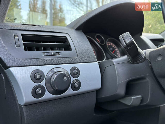 Черный Опель Астра, объемом двигателя 1.7 л и пробегом 238 тыс. км за 3999 $, фото 21 на Automoto.ua