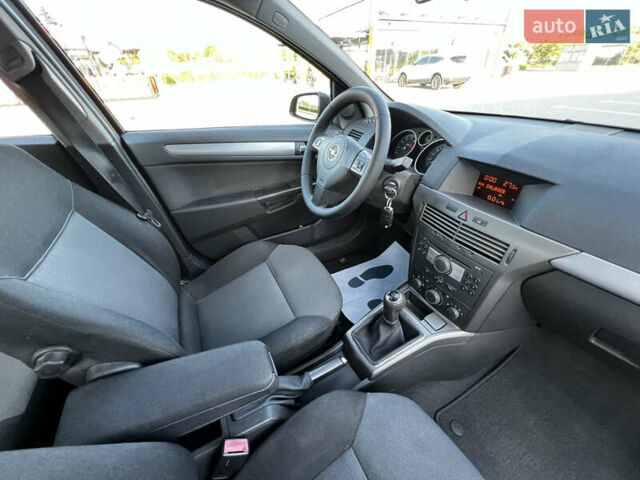 Черный Опель Астра, объемом двигателя 1.6 л и пробегом 235 тыс. км за 5800 $, фото 24 на Automoto.ua