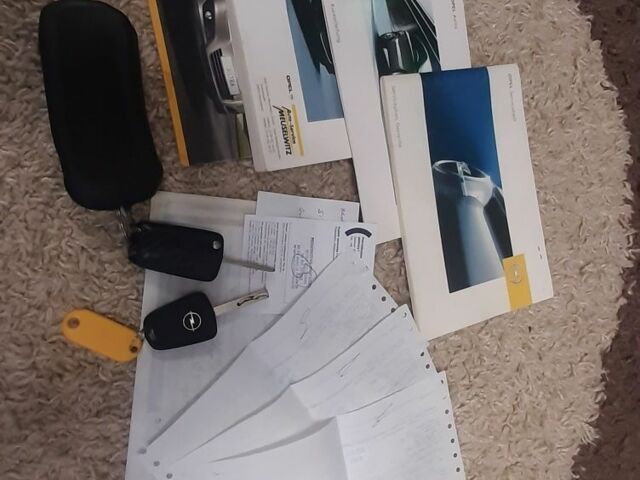 Черный Опель Астра, объемом двигателя 1.9 л и пробегом 320 тыс. км за 4999 $, фото 14 на Automoto.ua