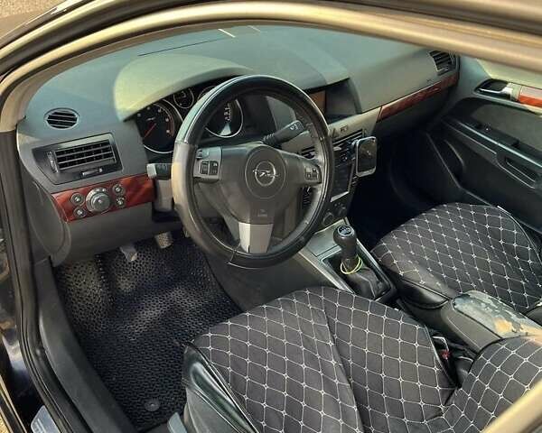 Черный Опель Астра, объемом двигателя 1.7 л и пробегом 440 тыс. км за 3150 $, фото 11 на Automoto.ua