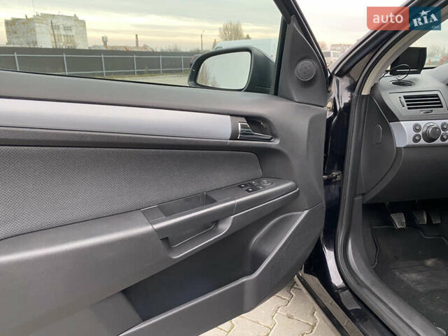 Черный Опель Астра, объемом двигателя 1.6 л и пробегом 231 тыс. км за 4800 $, фото 16 на Automoto.ua