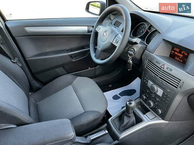 Черный Опель Астра, объемом двигателя 1.6 л и пробегом 235 тыс. км за 5800 $, фото 25 на Automoto.ua