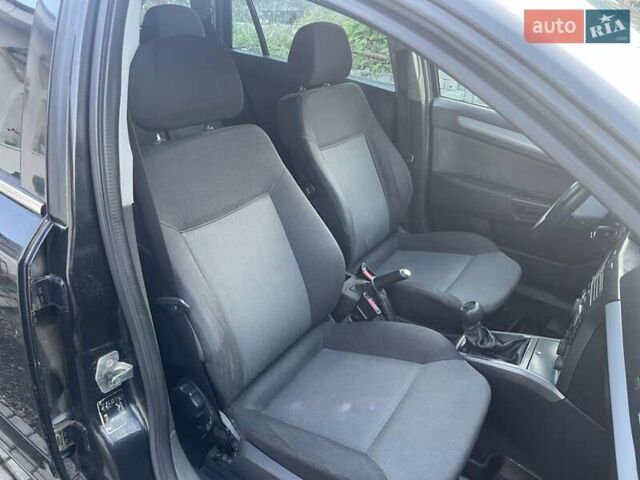 Черный Опель Астра, объемом двигателя 1.7 л и пробегом 240 тыс. км за 3500 $, фото 7 на Automoto.ua