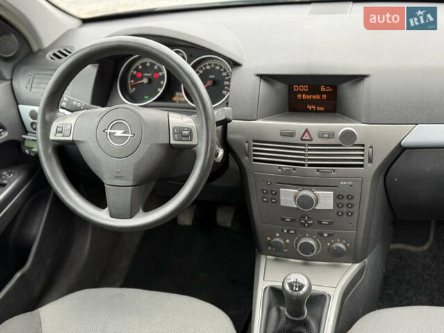Чорний Опель Астра, об'ємом двигуна 1.8 л та пробігом 185 тис. км за 5000 $, фото 10 на Automoto.ua