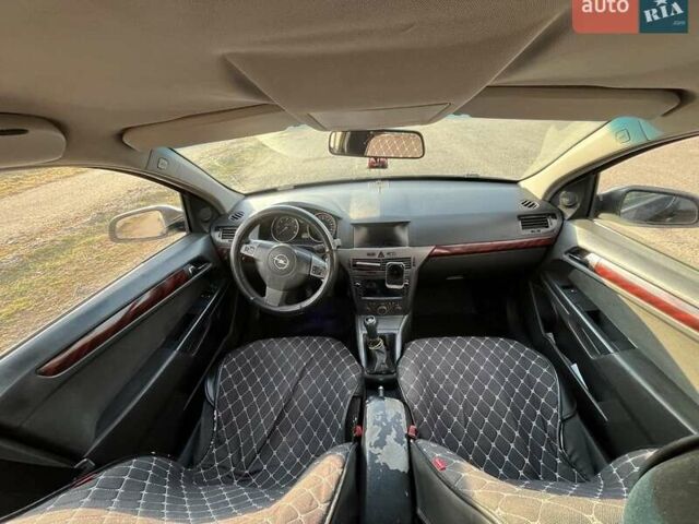 Черный Опель Астра, объемом двигателя 1.7 л и пробегом 440 тыс. км за 3150 $, фото 6 на Automoto.ua