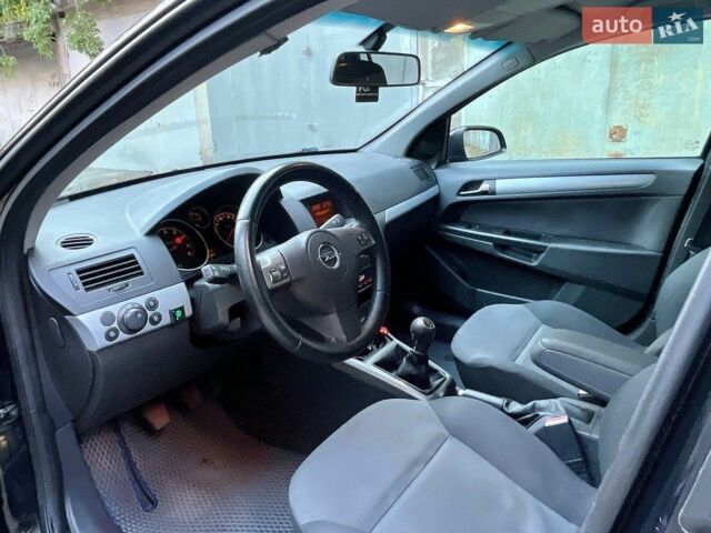 Черный Опель Астра, объемом двигателя 1.6 л и пробегом 180 тыс. км за 3799 $, фото 32 на Automoto.ua