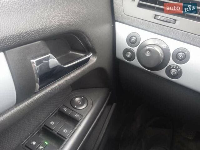 Черный Опель Астра, объемом двигателя 1.8 л и пробегом 198 тыс. км за 4800 $, фото 22 на Automoto.ua