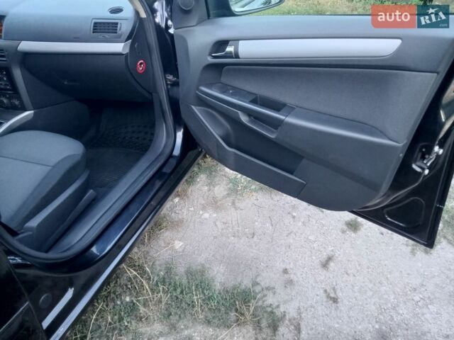 Черный Опель Астра, объемом двигателя 1.6 л и пробегом 234 тыс. км за 4850 $, фото 50 на Automoto.ua