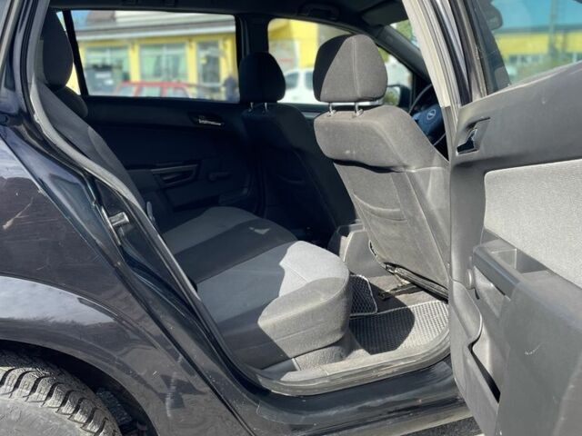 Черный Опель Астра, объемом двигателя 1.7 л и пробегом 320 тыс. км за 4250 $, фото 9 на Automoto.ua