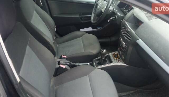 Черный Опель Астра, объемом двигателя 1.69 л и пробегом 387 тыс. км за 3500 $, фото 5 на Automoto.ua